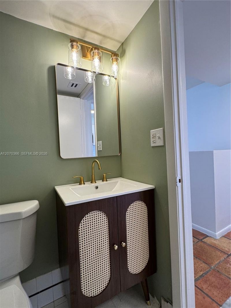 1460 Ocean Dr , Unit 208, Miami Beach, FL 33139 Photo