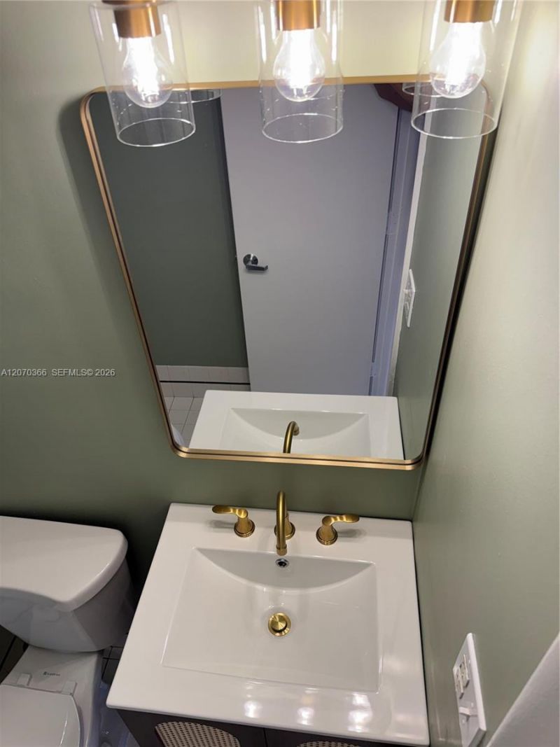 1460 Ocean Dr , Unit 208, Miami Beach, FL 33139 Photo