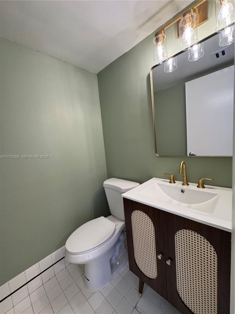 1460 Ocean Dr , Unit 208, Miami Beach, FL 33139 Photo