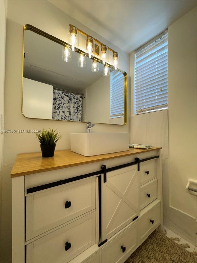 1460 Ocean Dr , Unit 208, Miami Beach, FL 33139 Photo