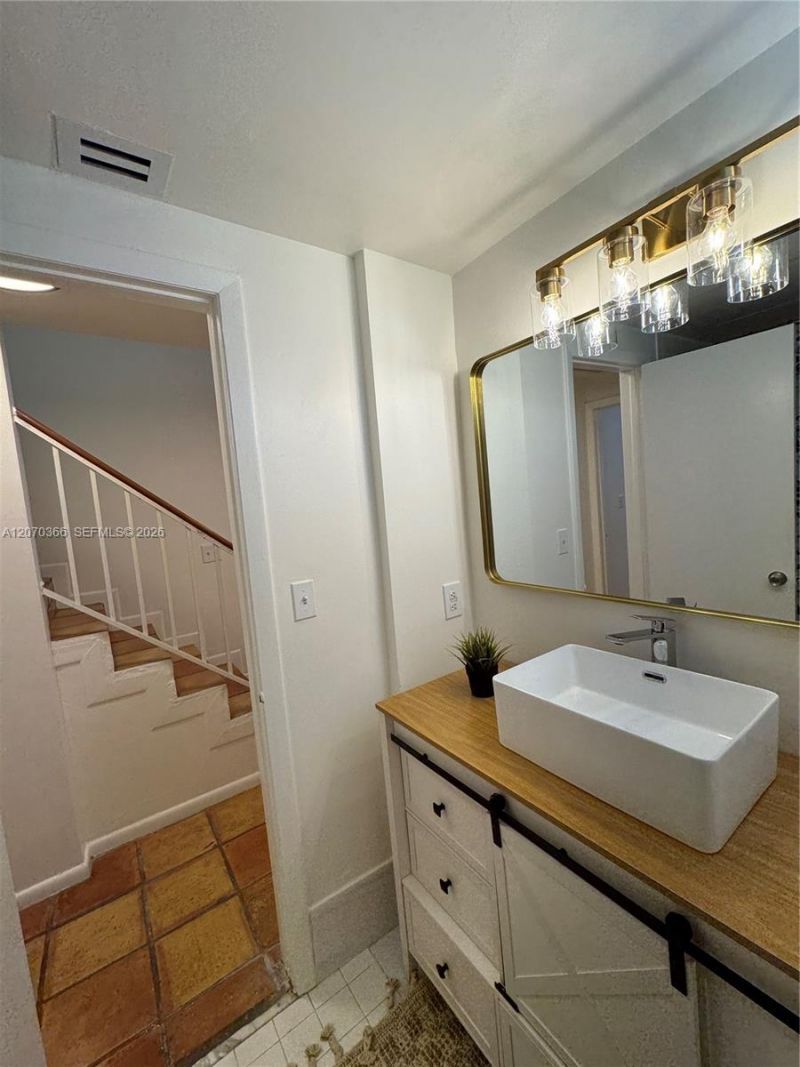 1460 Ocean Dr , Unit 208, Miami Beach, FL 33139 Photo