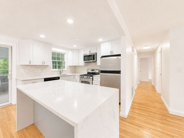 18 Linda St., Foxboro, MA 02035