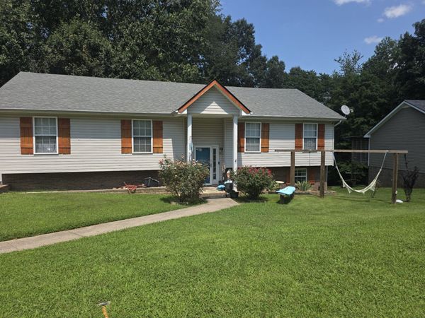 825 Leigh Ann Dr , Clarksville, TN 37042