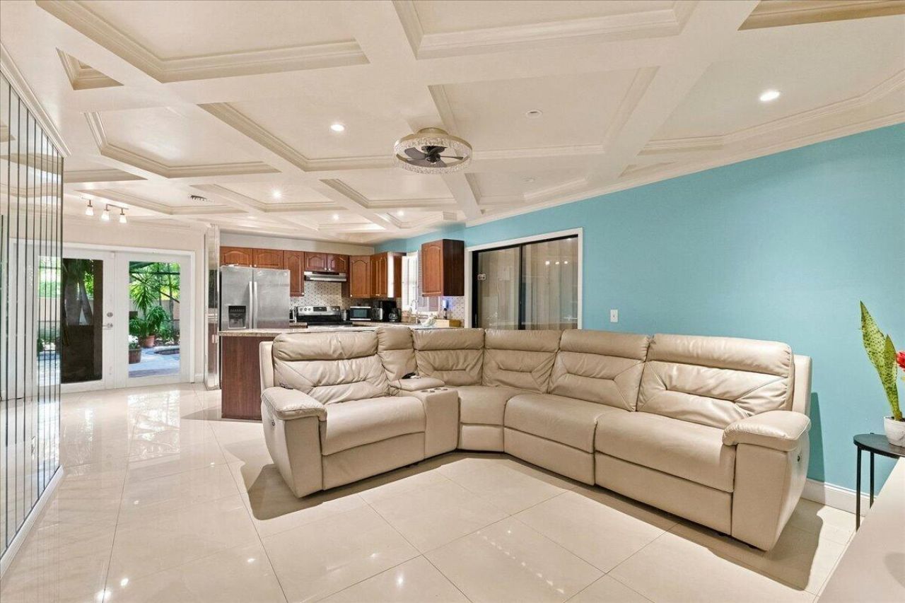 1430 SW 88th Way, Pembroke Pines, FL 33025 Photo