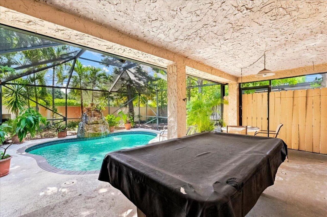 1430 SW 88th Way, Pembroke Pines, FL 33025 Photo