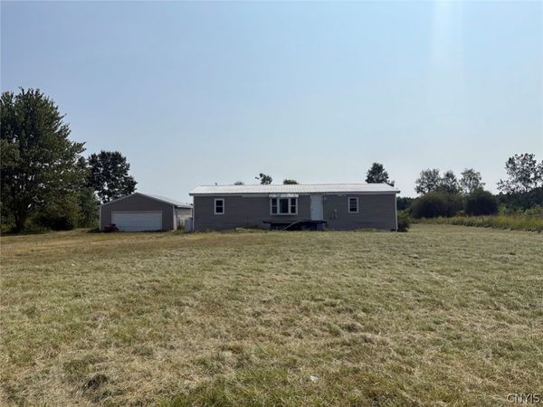 1068 County Route 10 , Pennellville, NY 13132