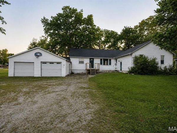 1013 Main Street , Pocahontas, IL 62275