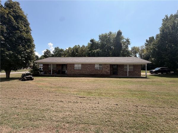 1000 & 1002 E Poplar Street , Clarksville, AR 72830