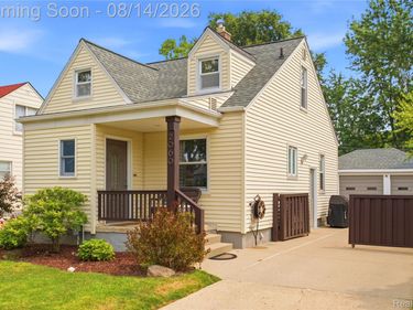 2060 Royal Avenue, Berkley, Mi 48072