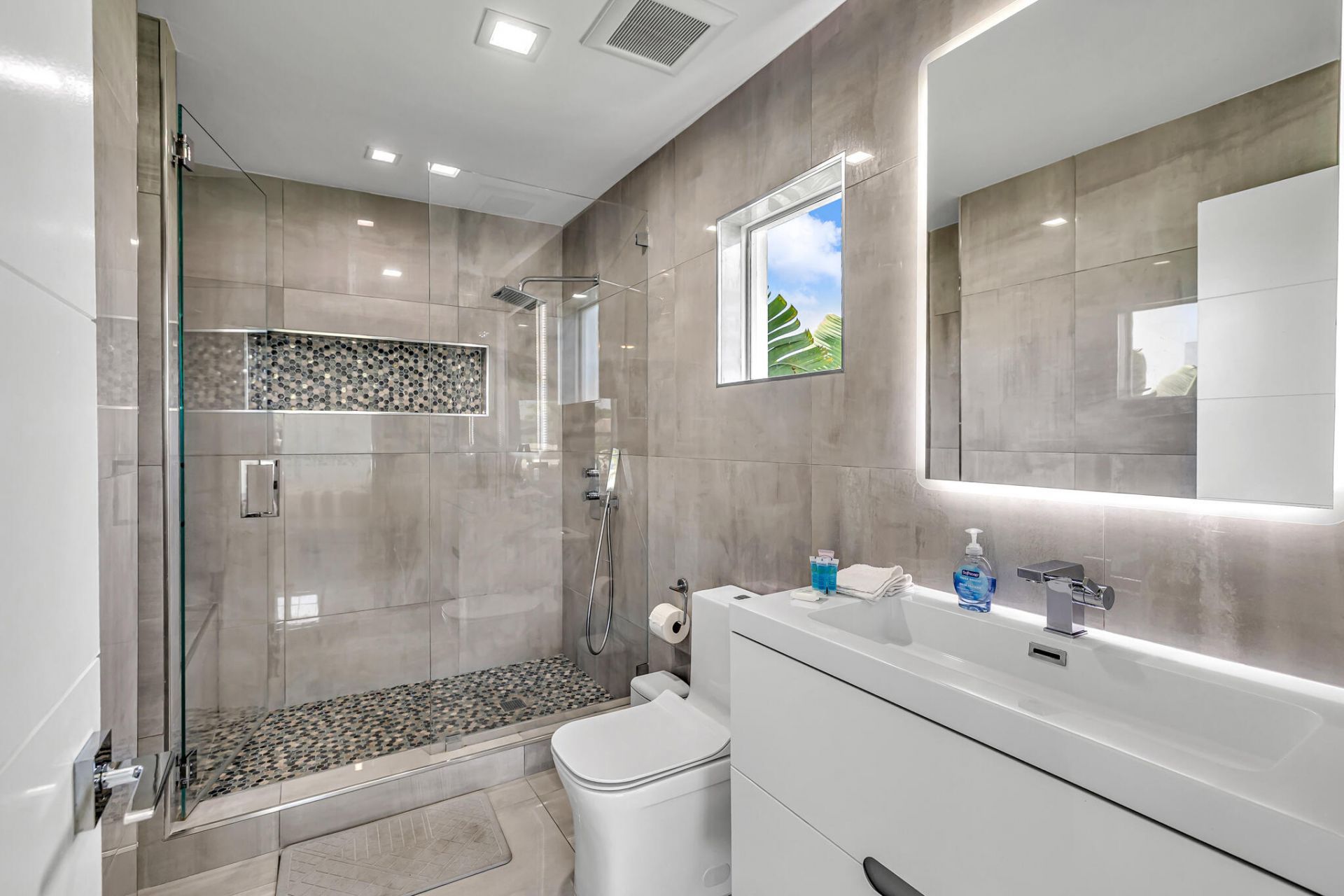 4921 NE 28th Avenue, Lighthouse Point, FL 33064 Photo