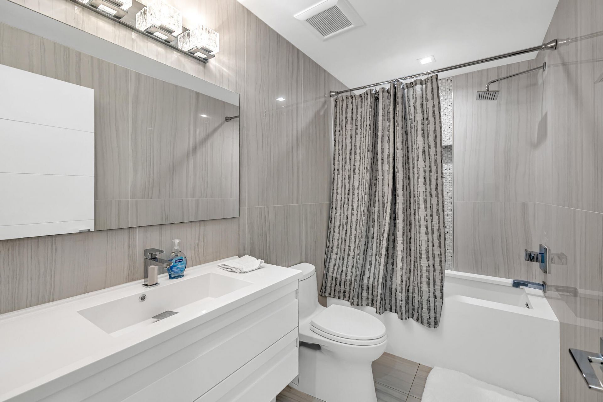 4921 NE 28th Avenue, Lighthouse Point, FL 33064 Photo