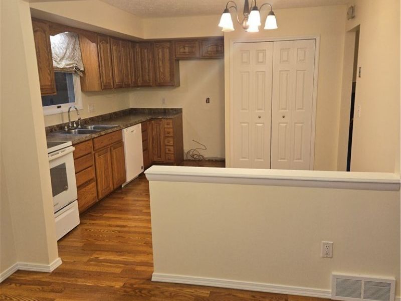 8218 Comet Court, Mentor, OH 44060 Photo 5