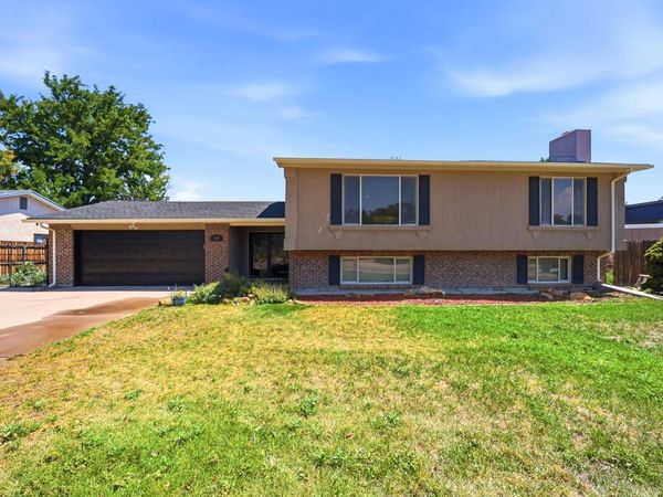 110 Encino Dr, Pueblo, CO 81005