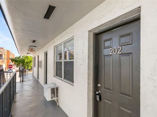 345 W 68th St , Unit 202, Hialeah, FL 33014