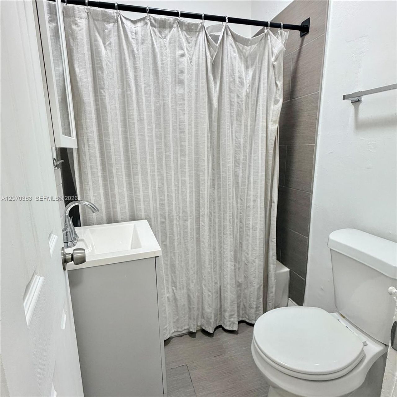 3433 Garden Ave, Unit 10, Miami Beach, FL 33140 Photo