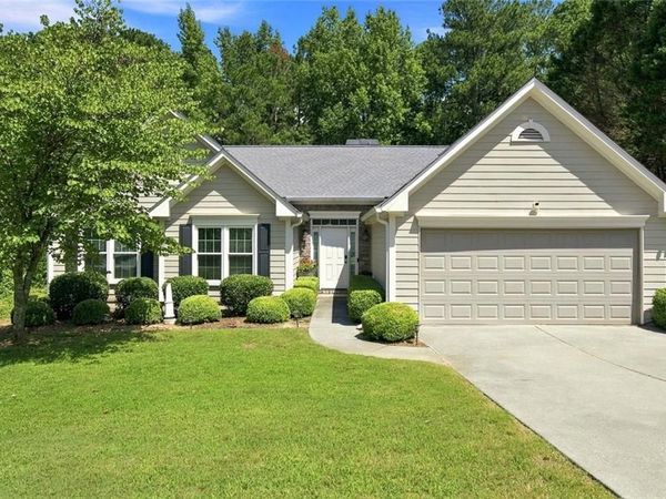 517 Huntgate Road , Woodstock, GA 30189