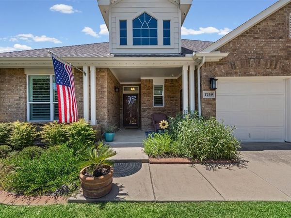 1759 Hidden Brook Drive, Grand Prairie, TX 75050