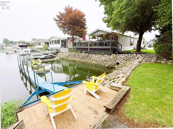 1600 N Harbor Crossing Road, Marblehead, OH 43440