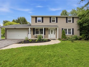 135 Maple Hill Farm Road, Penfield, NY 14526