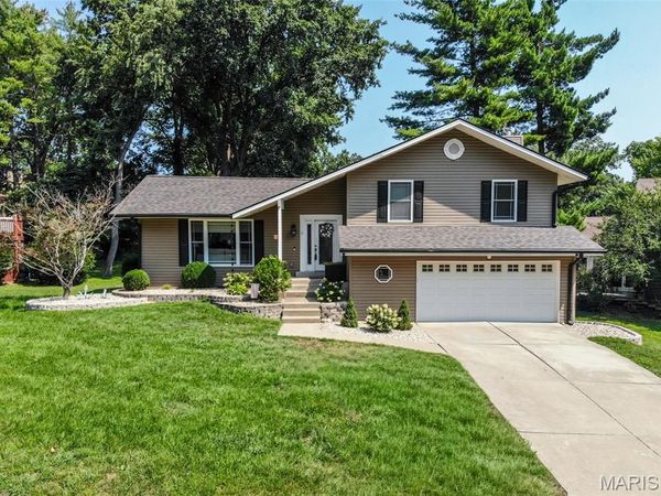 12 Pyrenees Drive , Lake St Louis, MO 63367