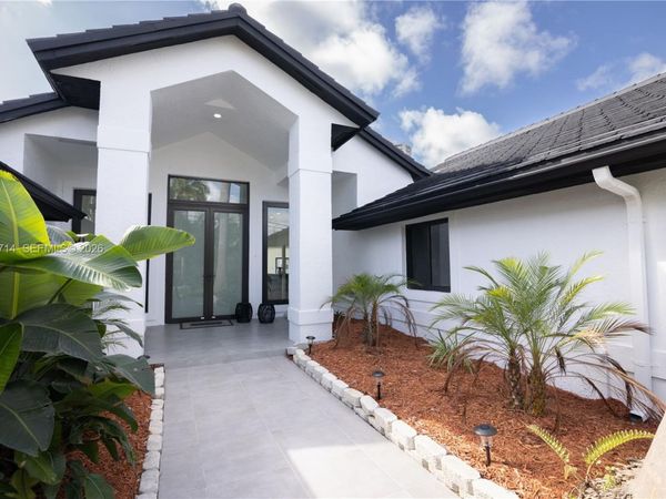 201 Holiday Dr, Hallandale Beach, FL 33009