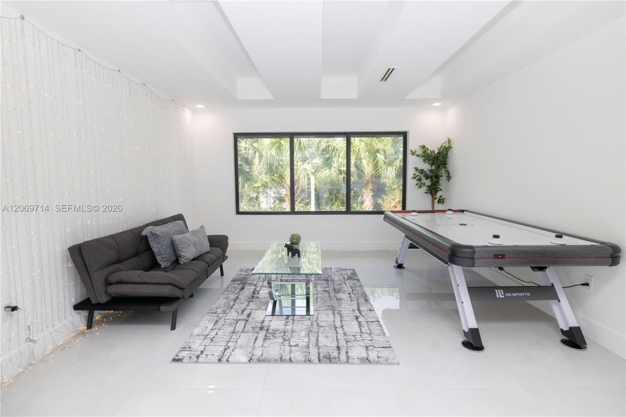201 Holiday Dr, Hallandale Beach, FL 33009 Photo