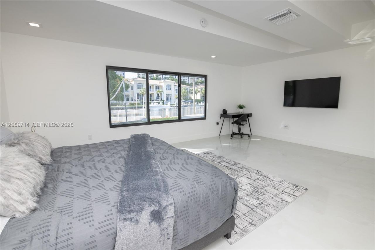 201 Holiday Dr, Hallandale Beach, FL 33009 Photo