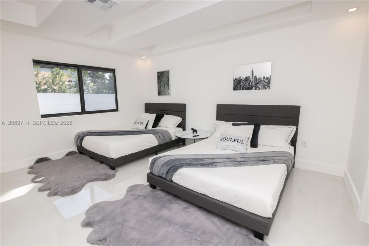 201 Holiday Dr, Hallandale Beach, FL 33009 Photo