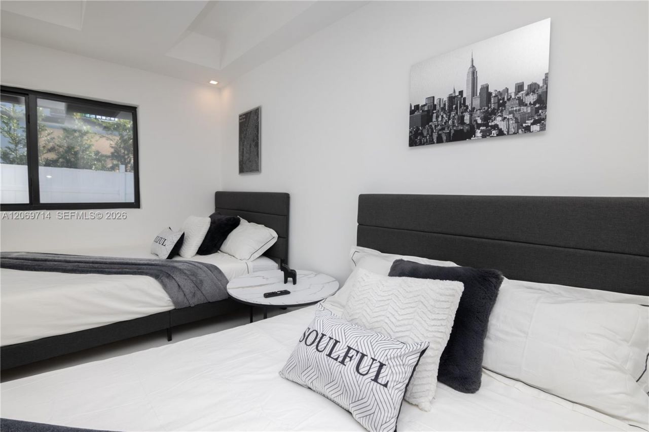 201 Holiday Dr, Hallandale Beach, FL 33009 Photo