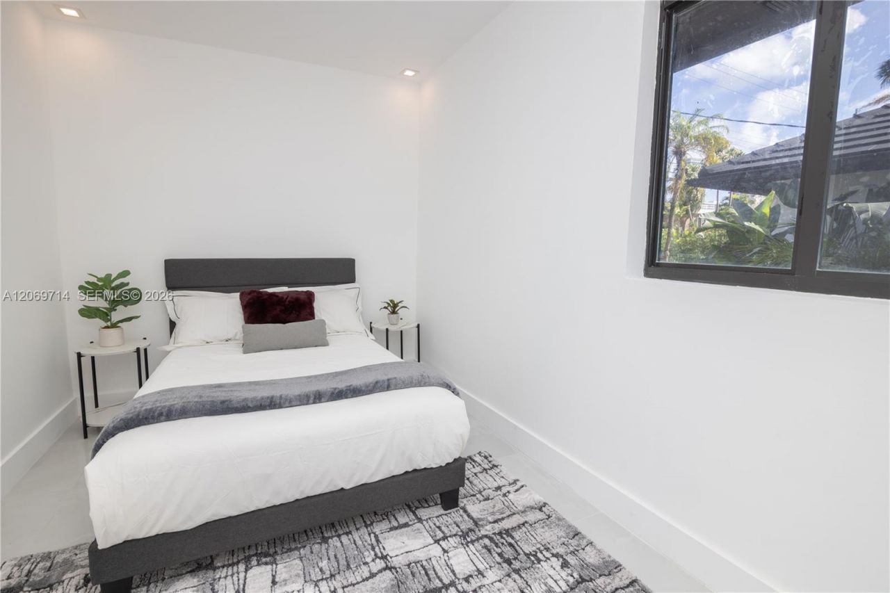 201 Holiday Dr, Hallandale Beach, FL 33009 Photo