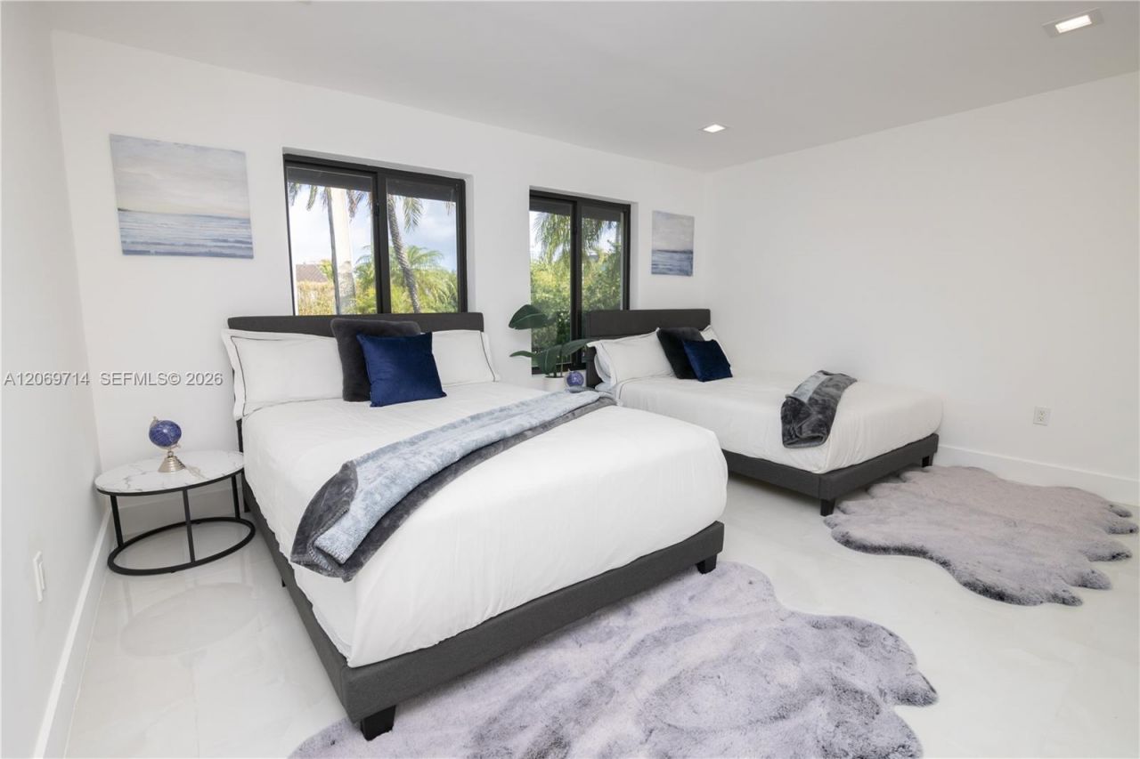 201 Holiday Dr, Hallandale Beach, FL 33009 Photo