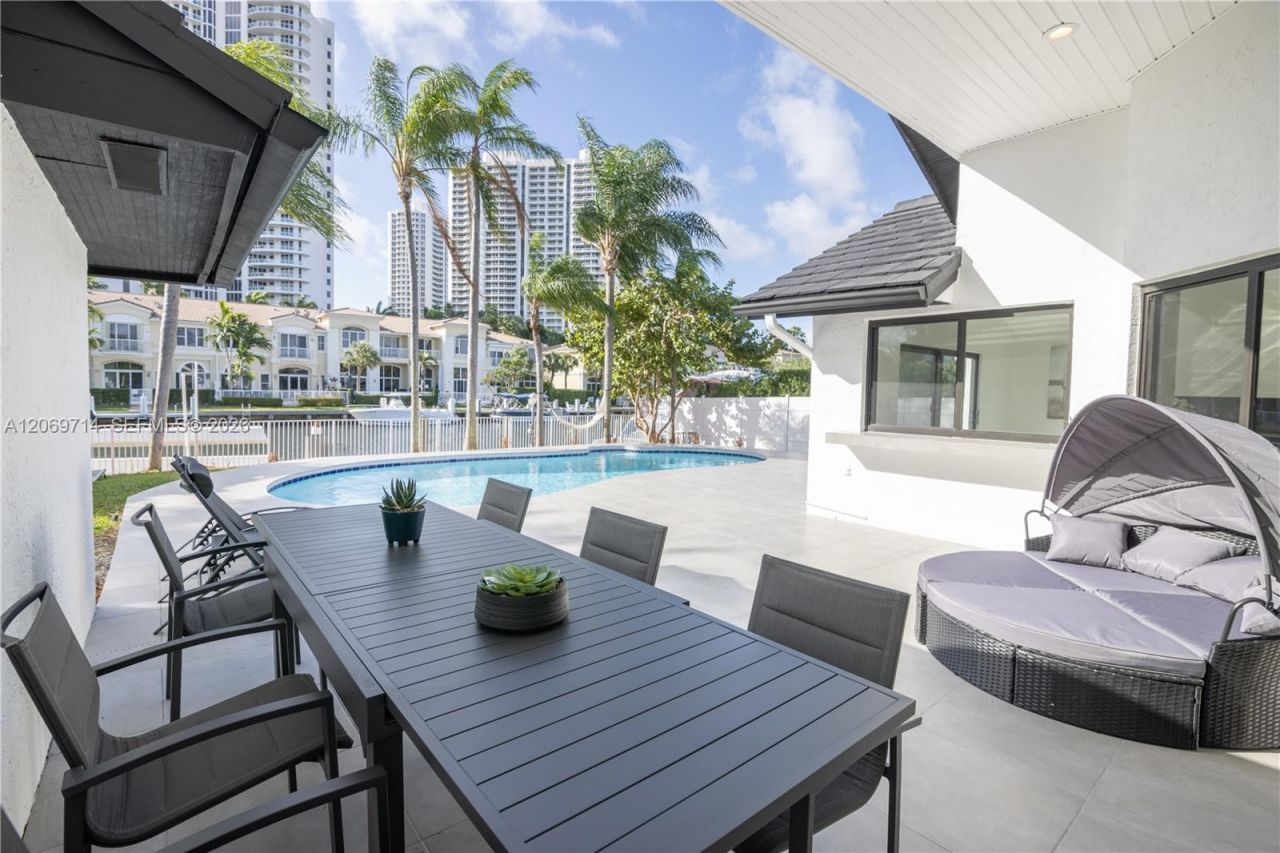 201 Holiday Dr, Hallandale Beach, FL 33009 Photo