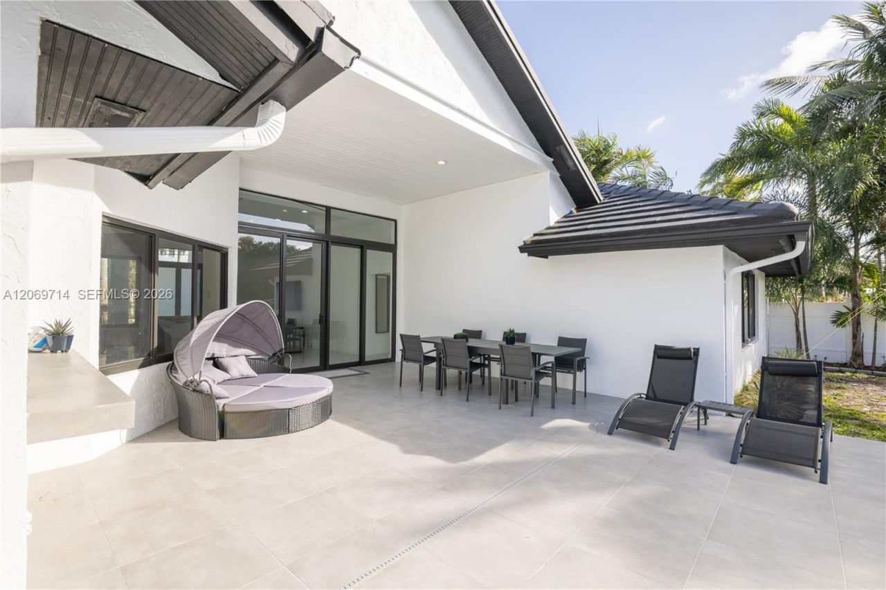 201 Holiday Dr, Hallandale Beach, FL 33009 Photo