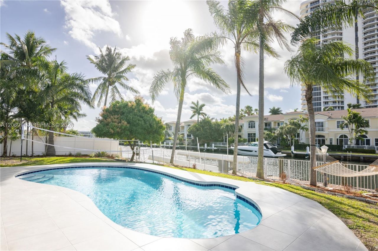 201 Holiday Dr, Hallandale Beach, FL 33009 Photo