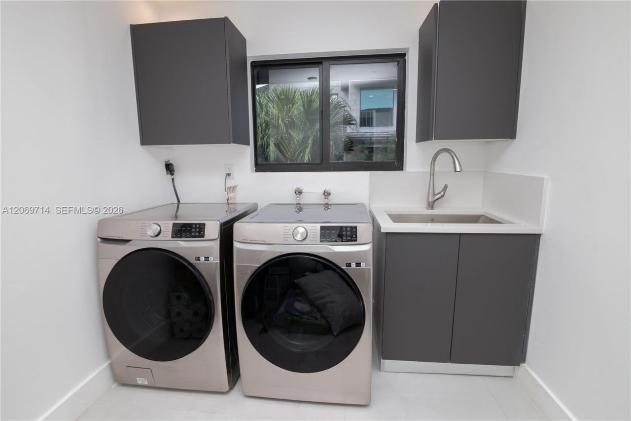 201 Holiday Dr, Hallandale Beach, FL 33009 Photo