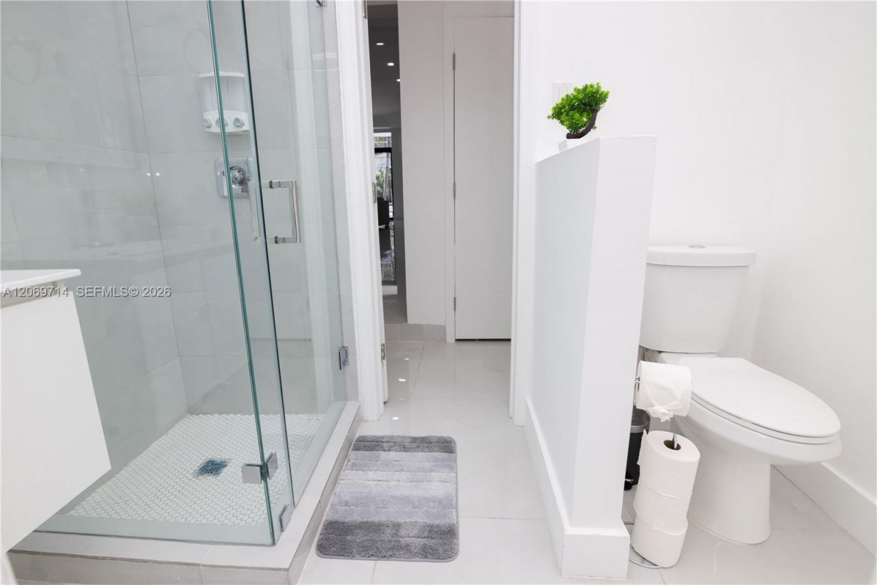 201 Holiday Dr, Hallandale Beach, FL 33009 Photo