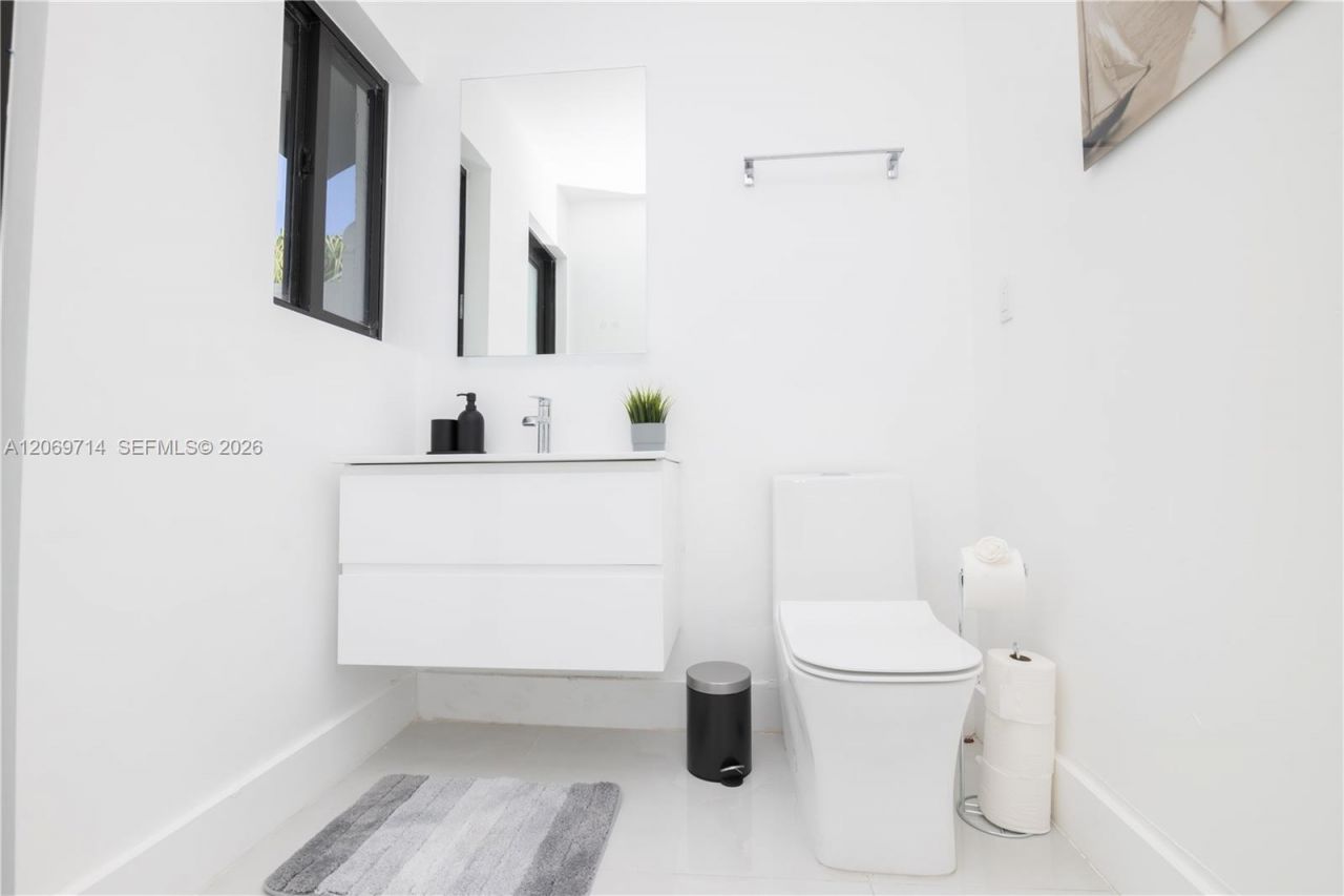 201 Holiday Dr, Hallandale Beach, FL 33009 Photo