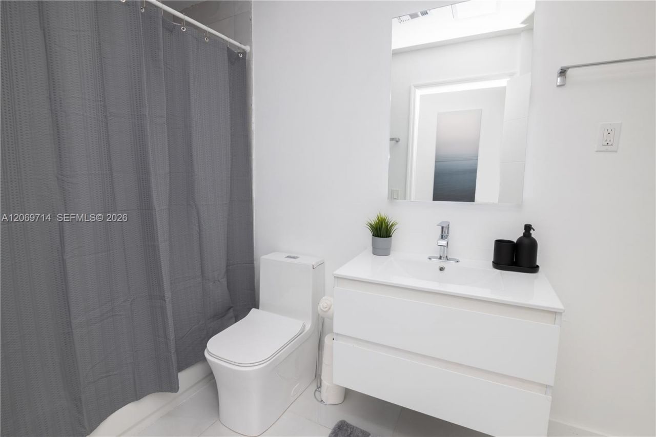 201 Holiday Dr, Hallandale Beach, FL 33009 Photo