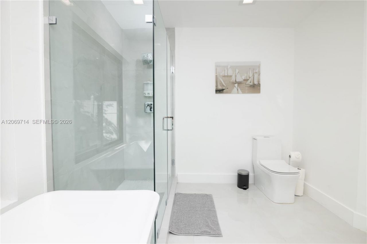201 Holiday Dr, Hallandale Beach, FL 33009 Photo