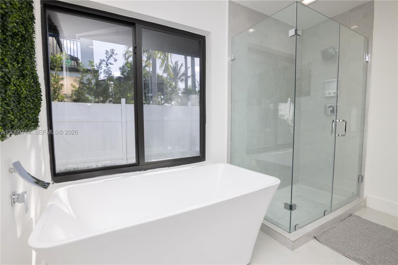201 Holiday Dr, Hallandale Beach, FL 33009 Photo