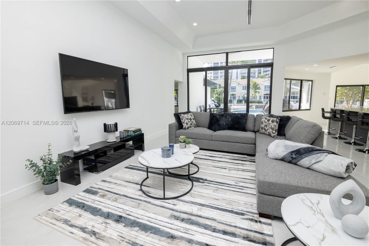 201 Holiday Dr, Hallandale Beach, FL 33009 Photo