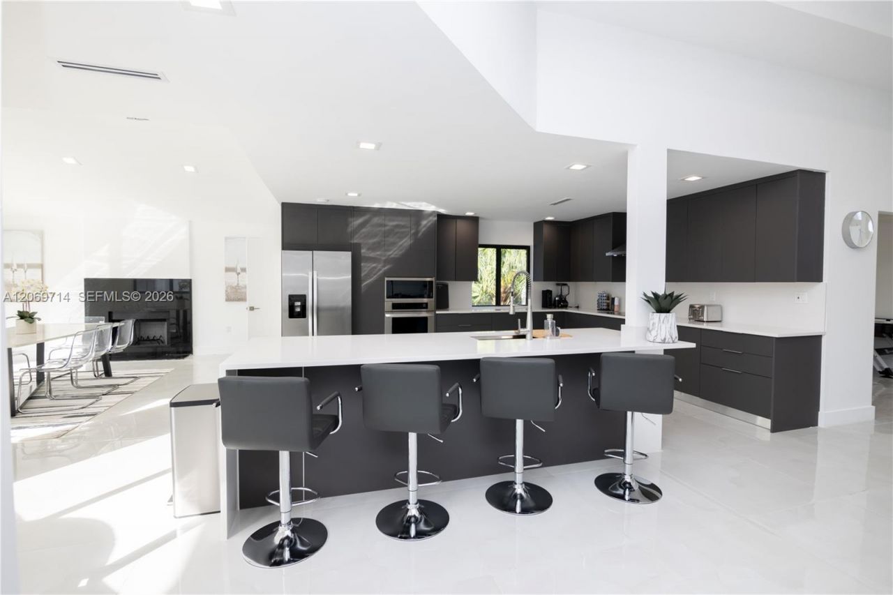 201 Holiday Dr, Hallandale Beach, FL 33009 Photo