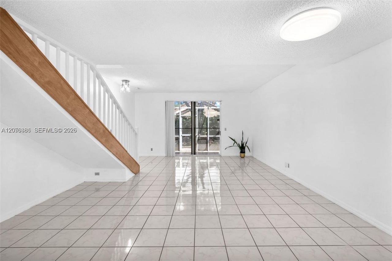 800 Sorrento Dr., Unit 2, Weston, FL 33326 Photo