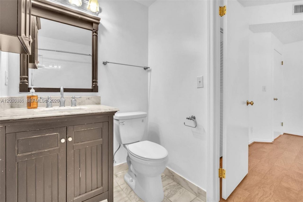 800 Sorrento Dr., Unit 2, Weston, FL 33326 Photo