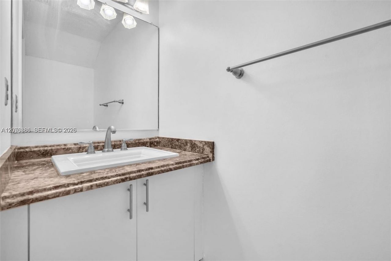 800 Sorrento Dr., Unit 2, Weston, FL 33326 Photo