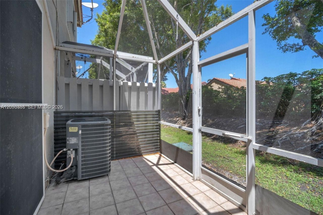 800 Sorrento Dr., Unit 2, Weston, FL 33326 Photo