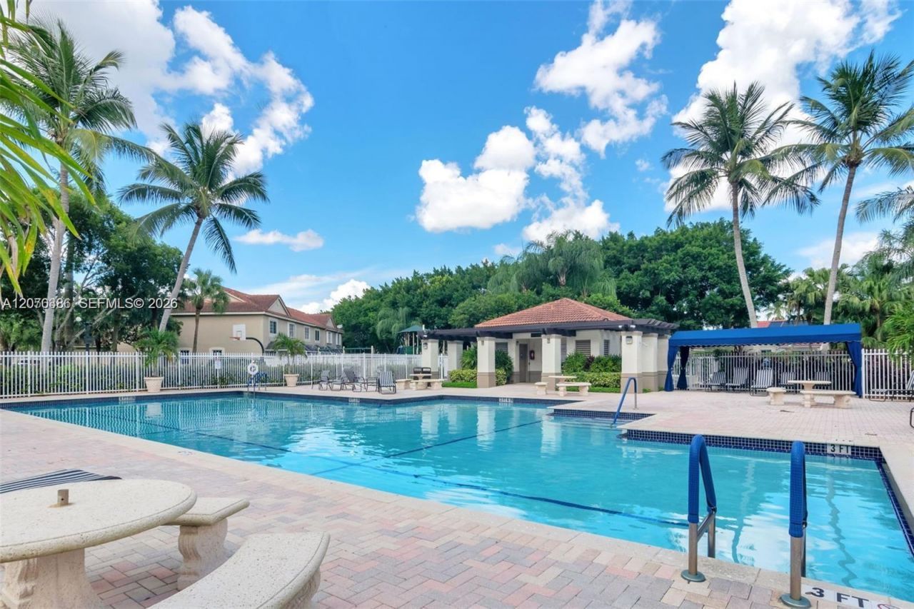 800 Sorrento Dr., Unit 2, Weston, FL 33326 Photo
