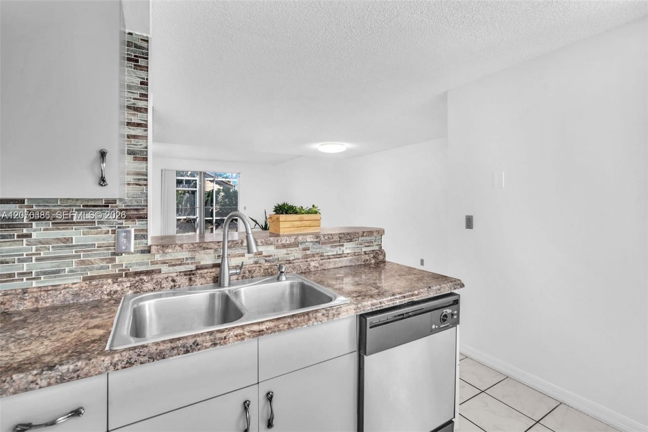 800 Sorrento Dr., Unit 2, Weston, FL 33326 Photo