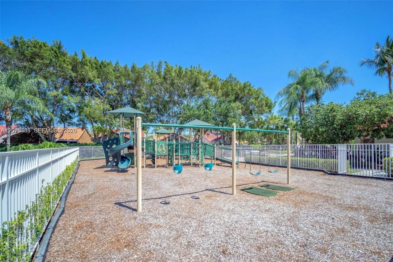 800 Sorrento Dr., Unit 2, Weston, FL 33326 Photo