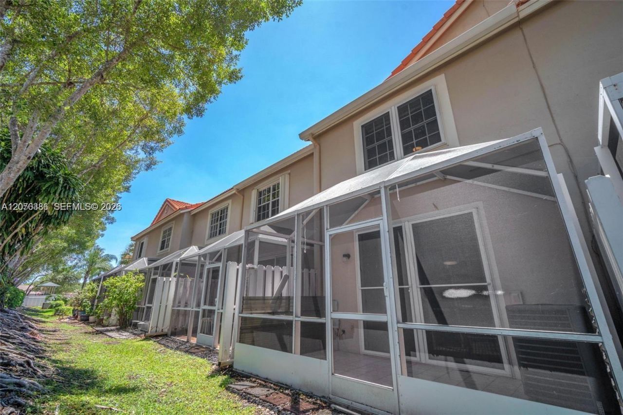 800 Sorrento Dr., Unit 2, Weston, FL 33326 Photo